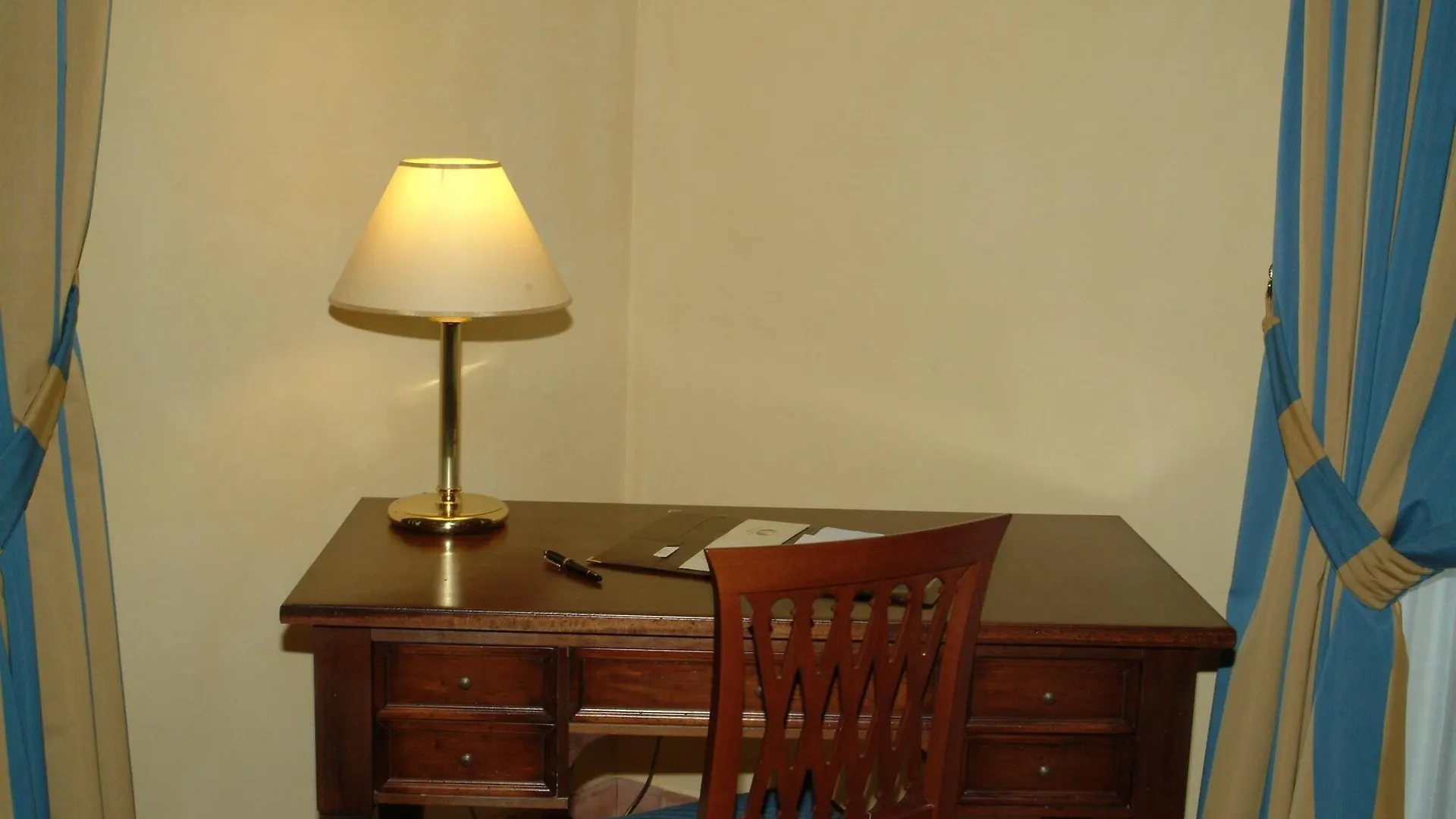 Hotel La Ville Katanya 3*,  İtalya